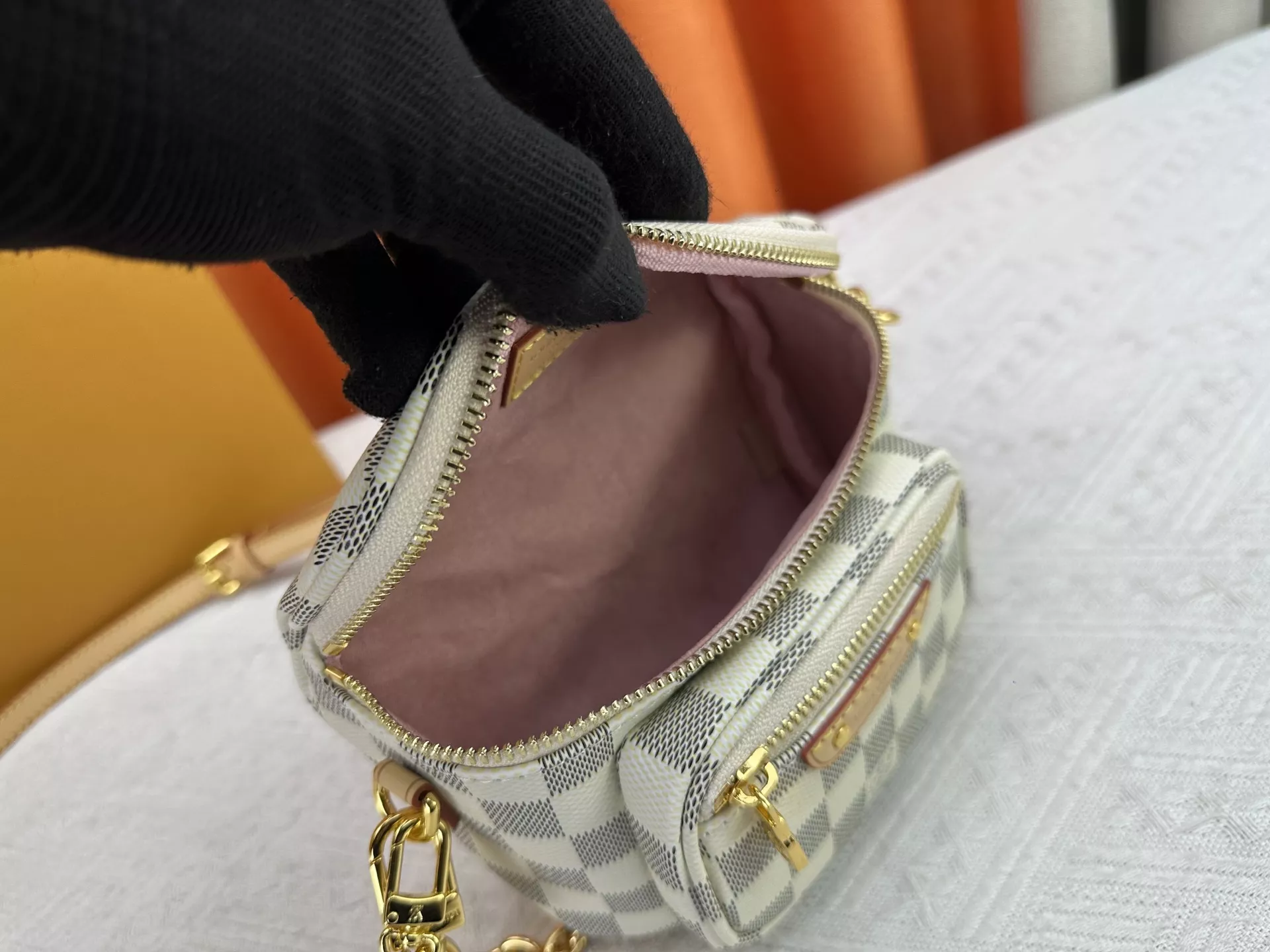 Comfortable 551 Louis Vuitton AAA Quality Messenger Bags For Women - Image 8