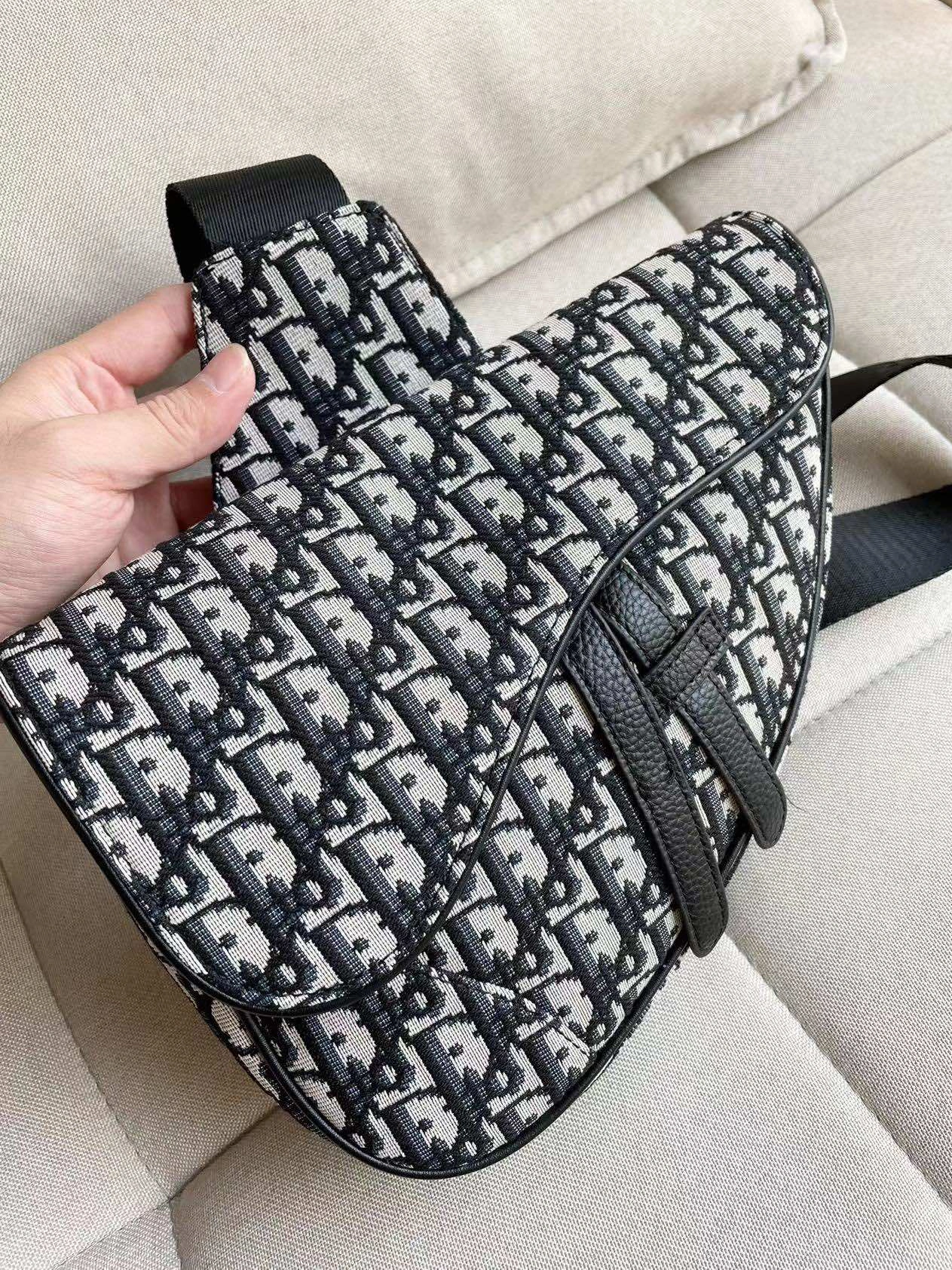 Comfortable 6680 Christian Dior AAA Man Messenger Bags - Image 3