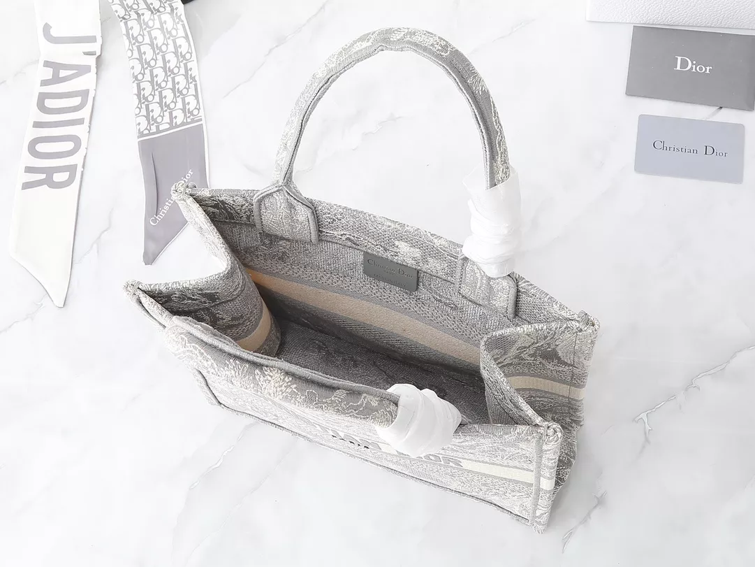 Comfortable 8255 Christian Dior AAA Quality Tote-Handbags For Women - Image 8