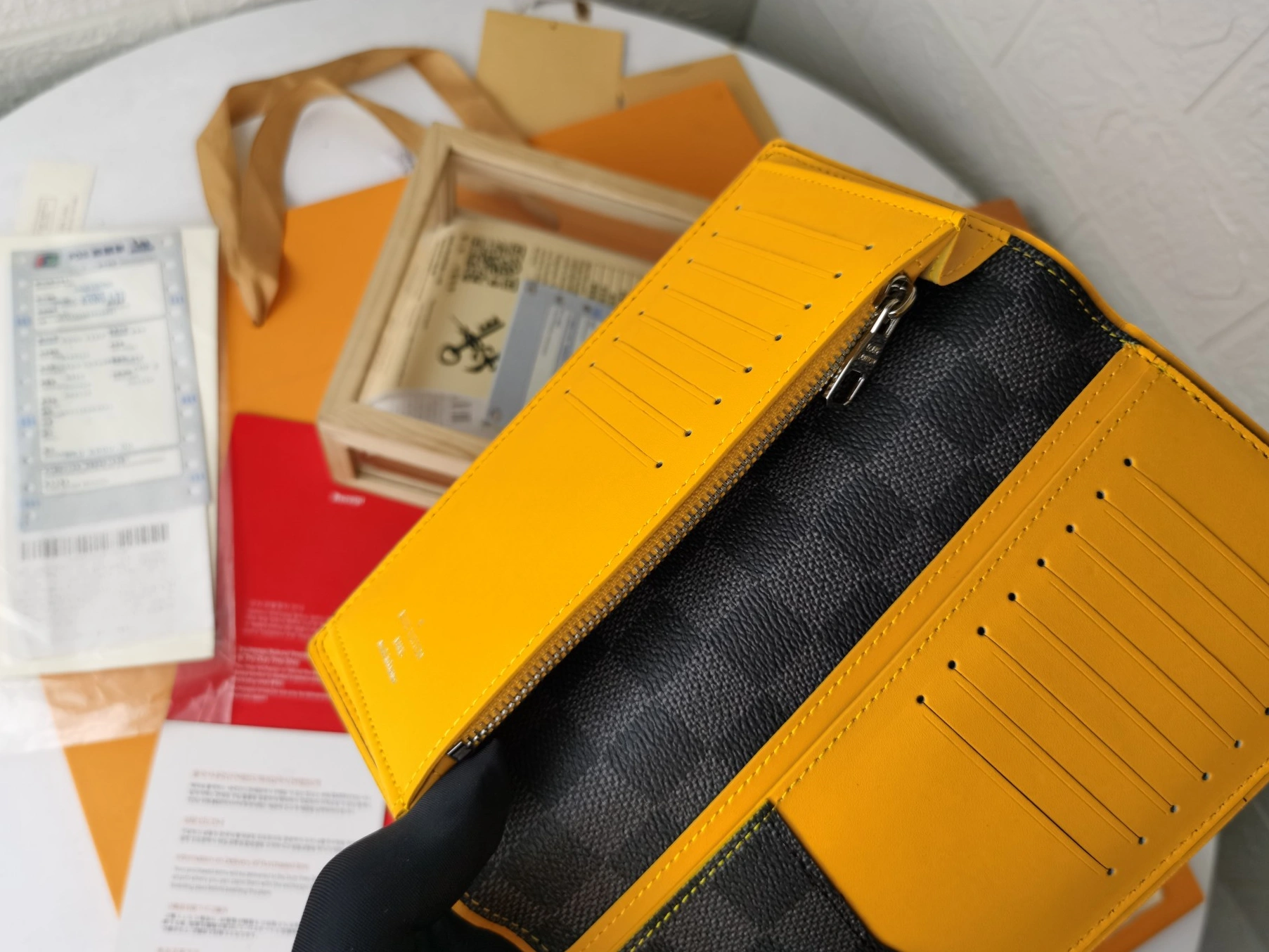 Comfortable 8255 Louis Vuitton LV Card Case For Unisex - Image 6