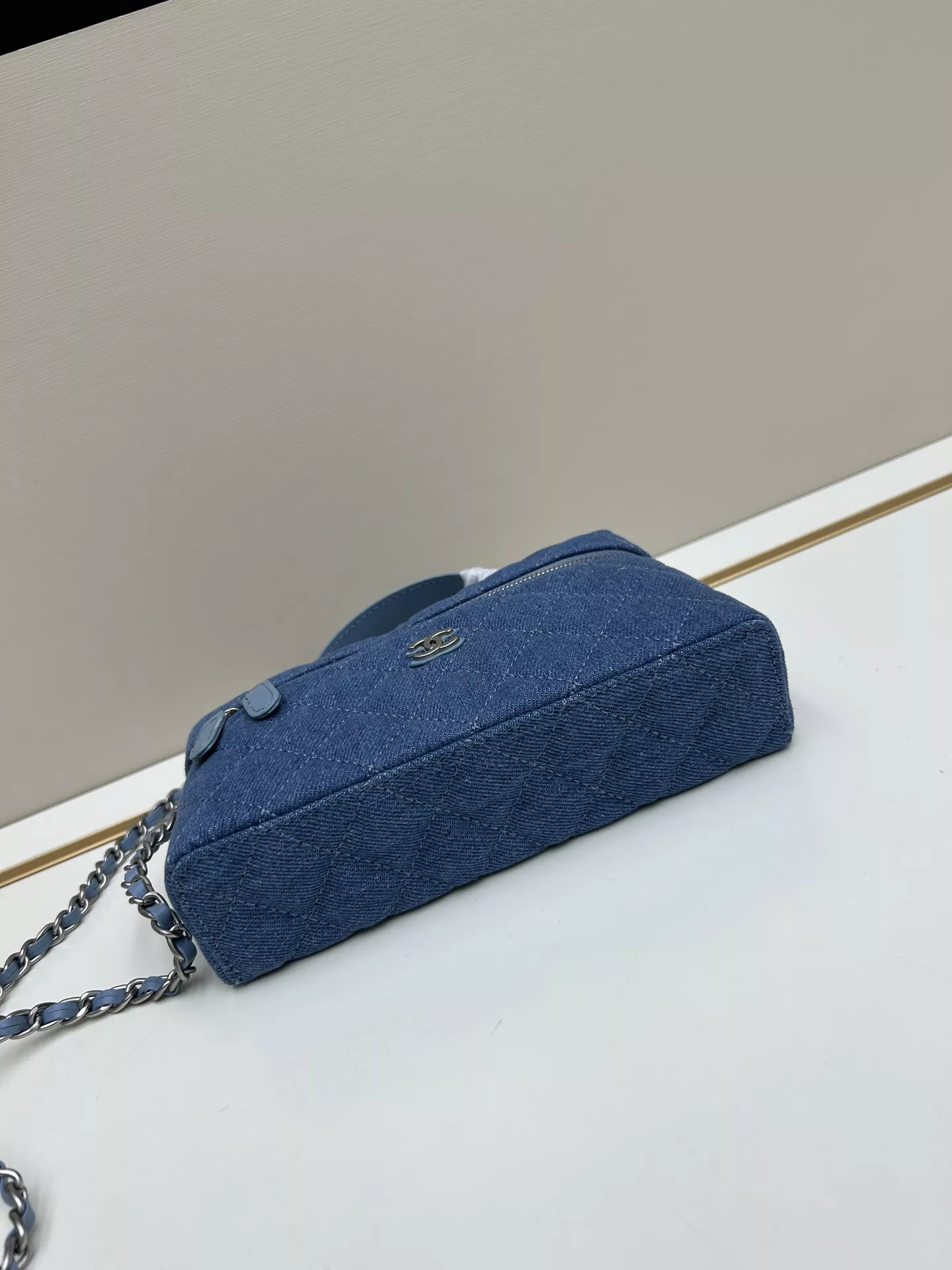 Compact 670 Chanel AAA Quality Messenger Bags For Women - Image 5