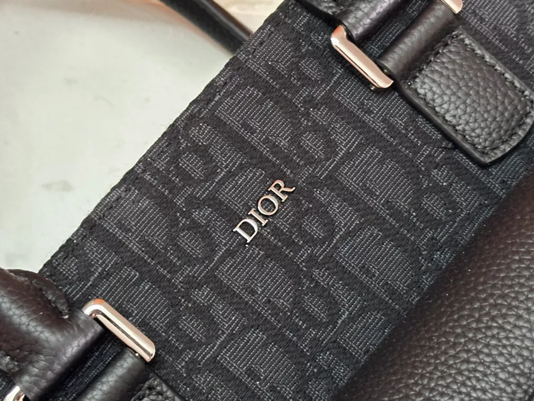 Cozy 1633 Christian Dior AAA Man Handbags - Image 5