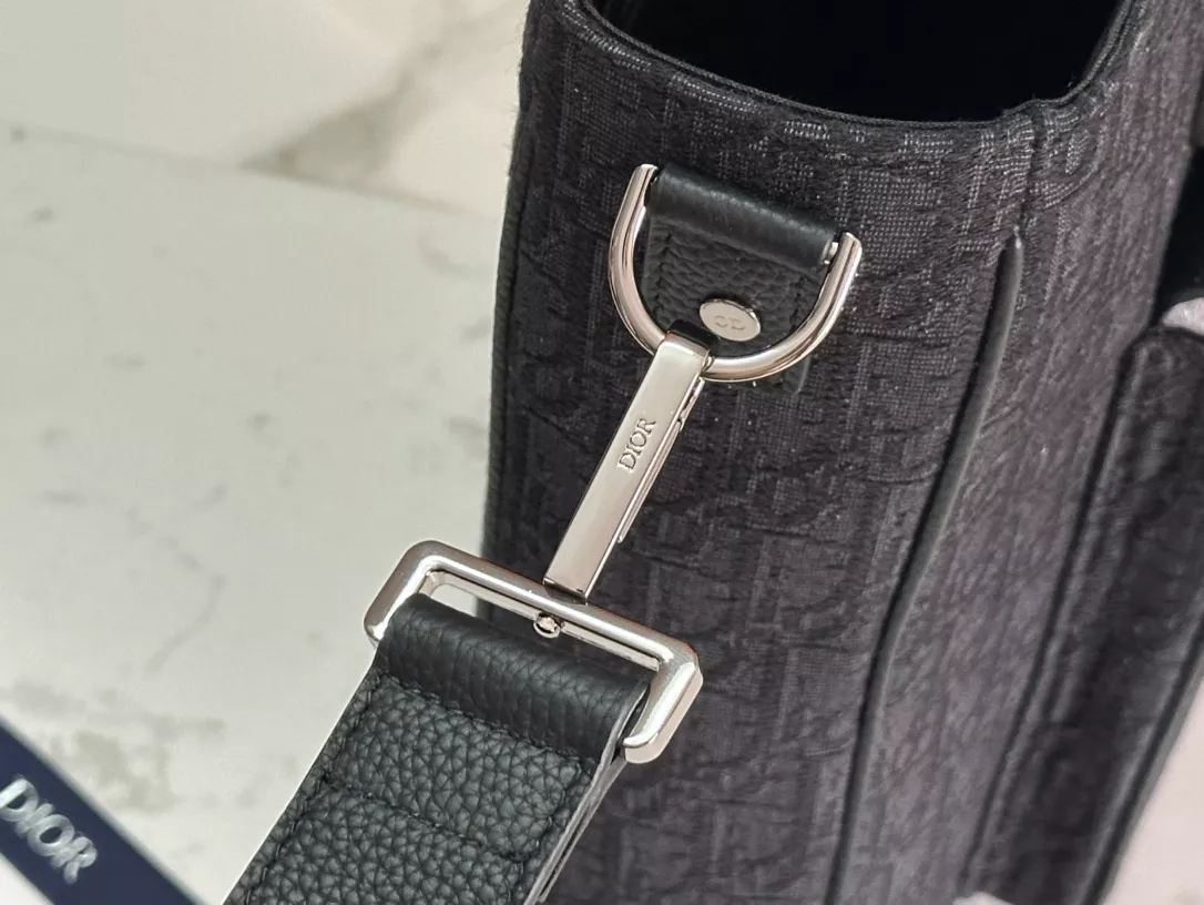 Cozy 1633 Christian Dior AAA Man Handbags - Image 6