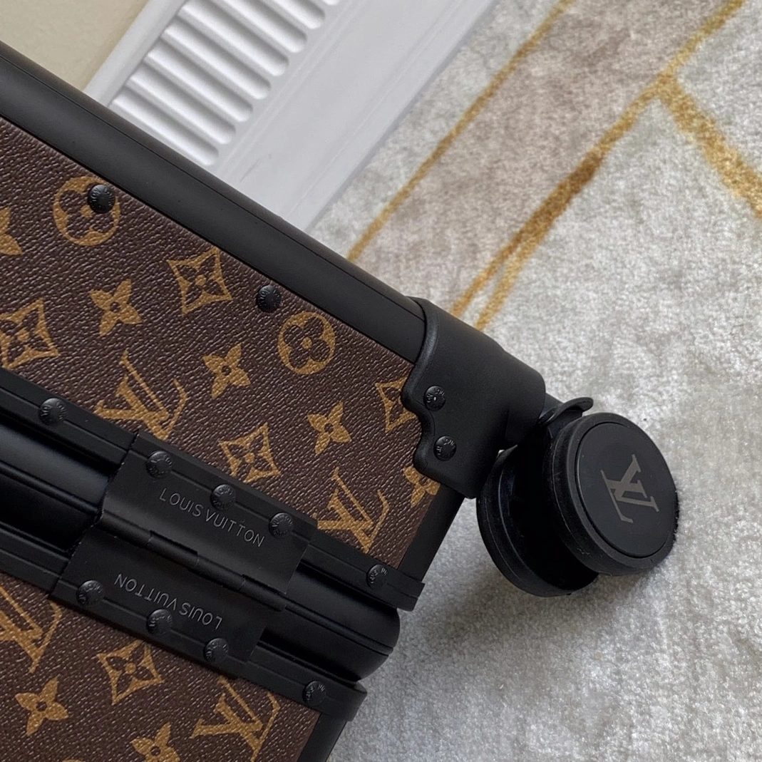 Cozy 3038 Louis Vuitton Luggage For Unisex - Image 6