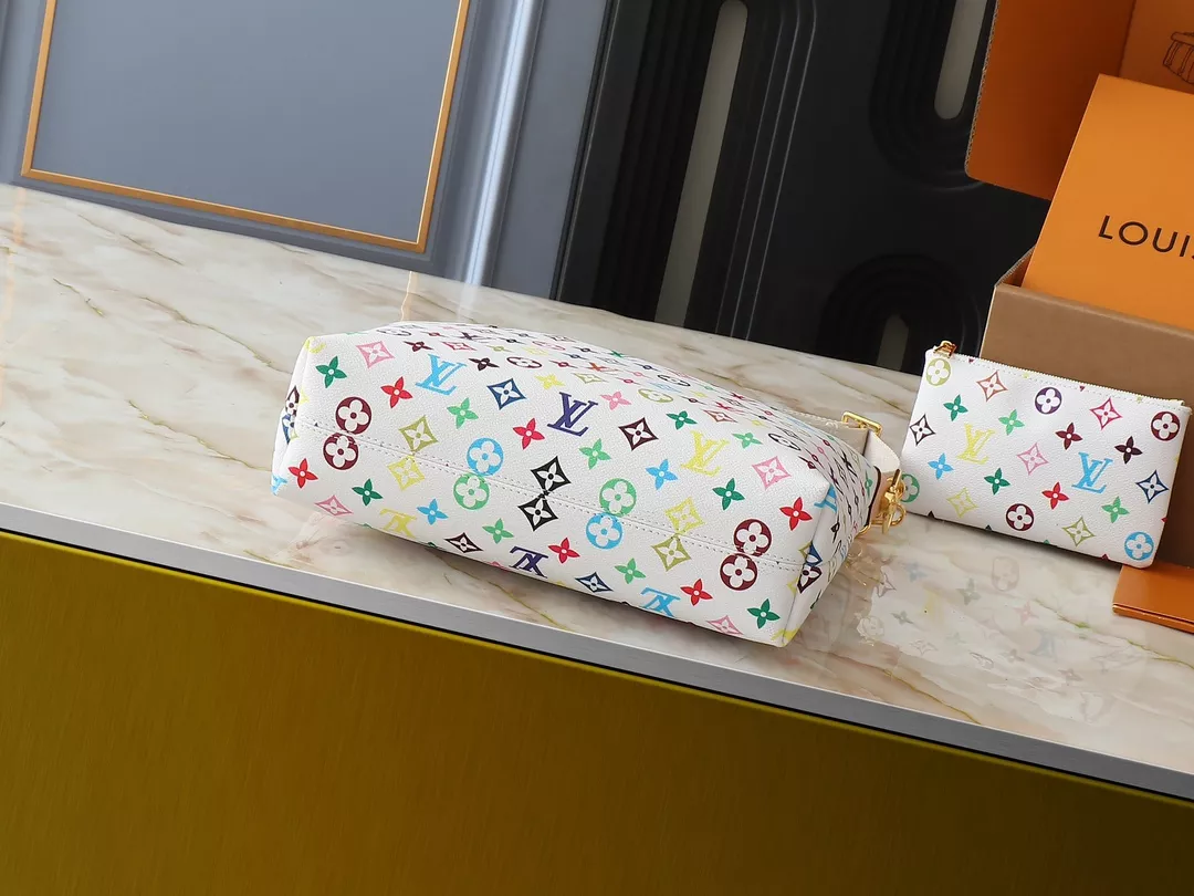 Cozy 326 Louis Vuitton AAA Quality Messenger Bags For Women - Image 4