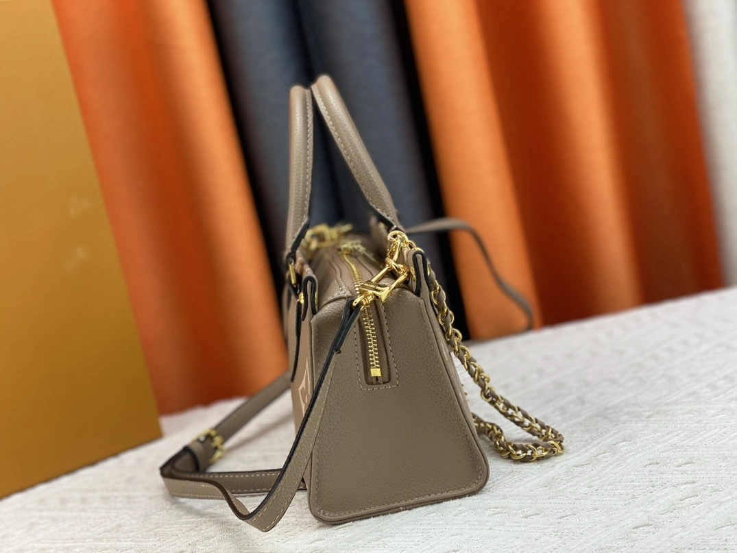 Cozy 9313 Louis Vuitton AAA Quality Handbags For Women - Image 3