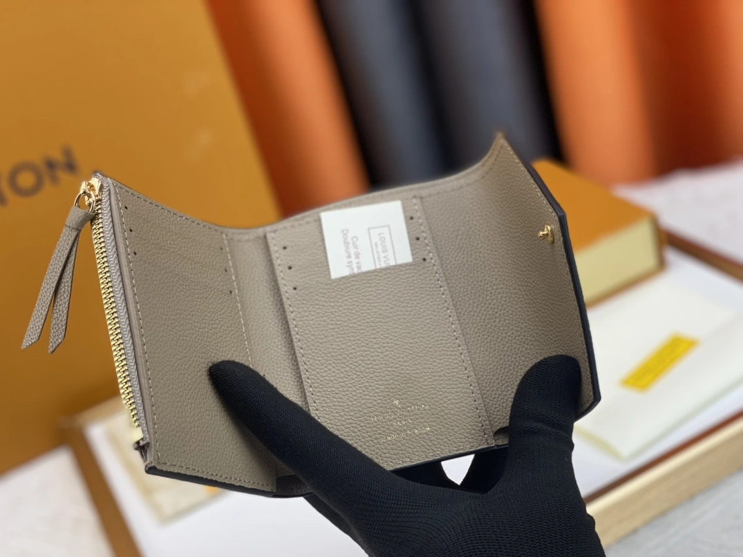 DailyWear 4260 Louis Vuitton AAA Quality Wallets - Image 7