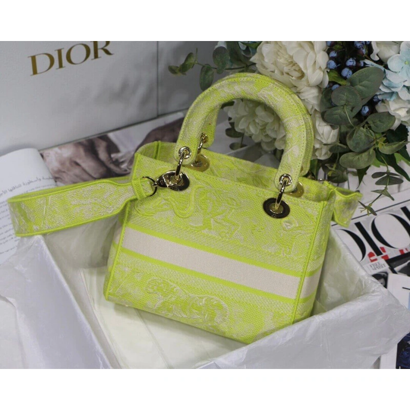 The bag m Dior Medium Lady D-Lite Bag Lime Toile de Jouy Reverse Embroidery - Image 8