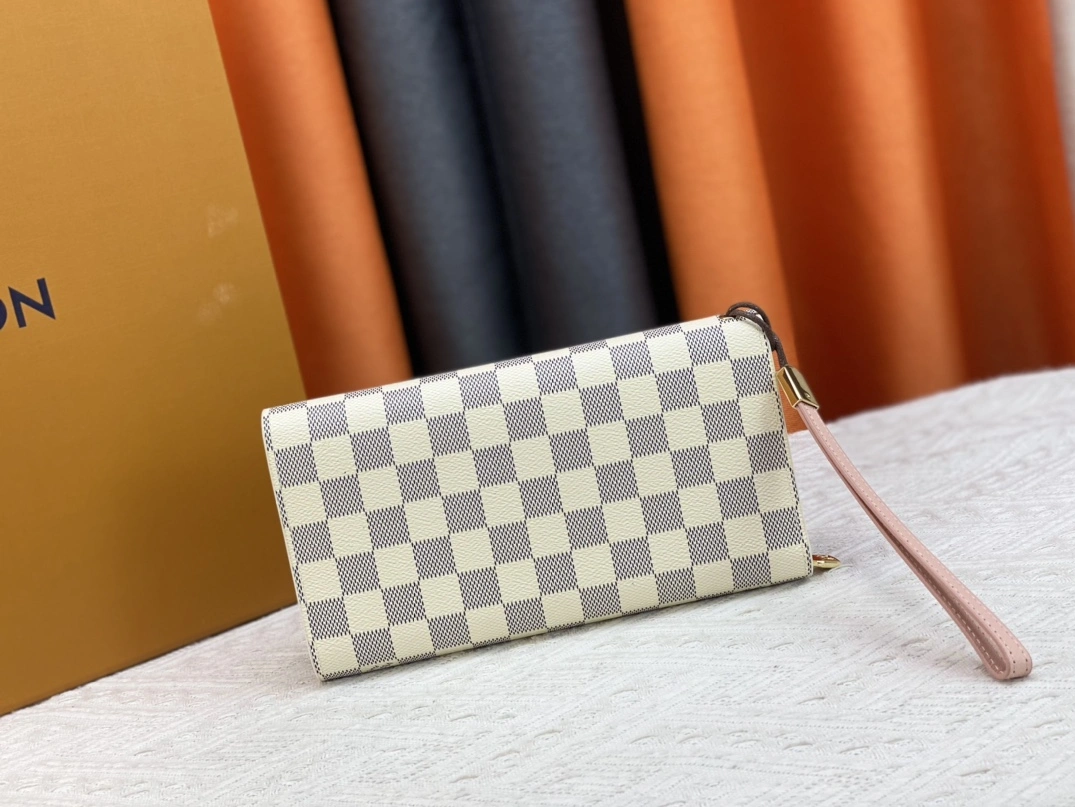 Durable 3641 Louis Vuitton AAA Quality Wallets For Women - Image 3