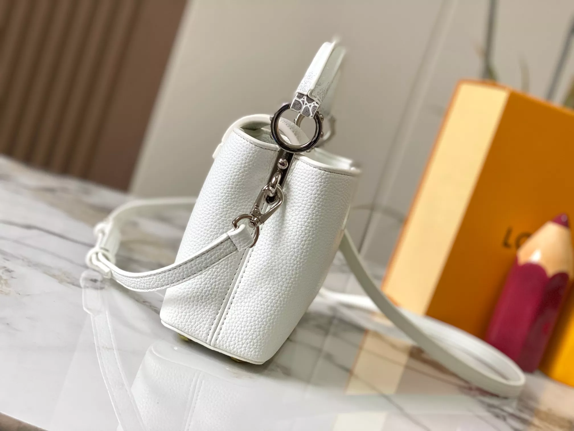 Durable 6812 Louis Vuitton AAA Quality Messenger Bags For Women