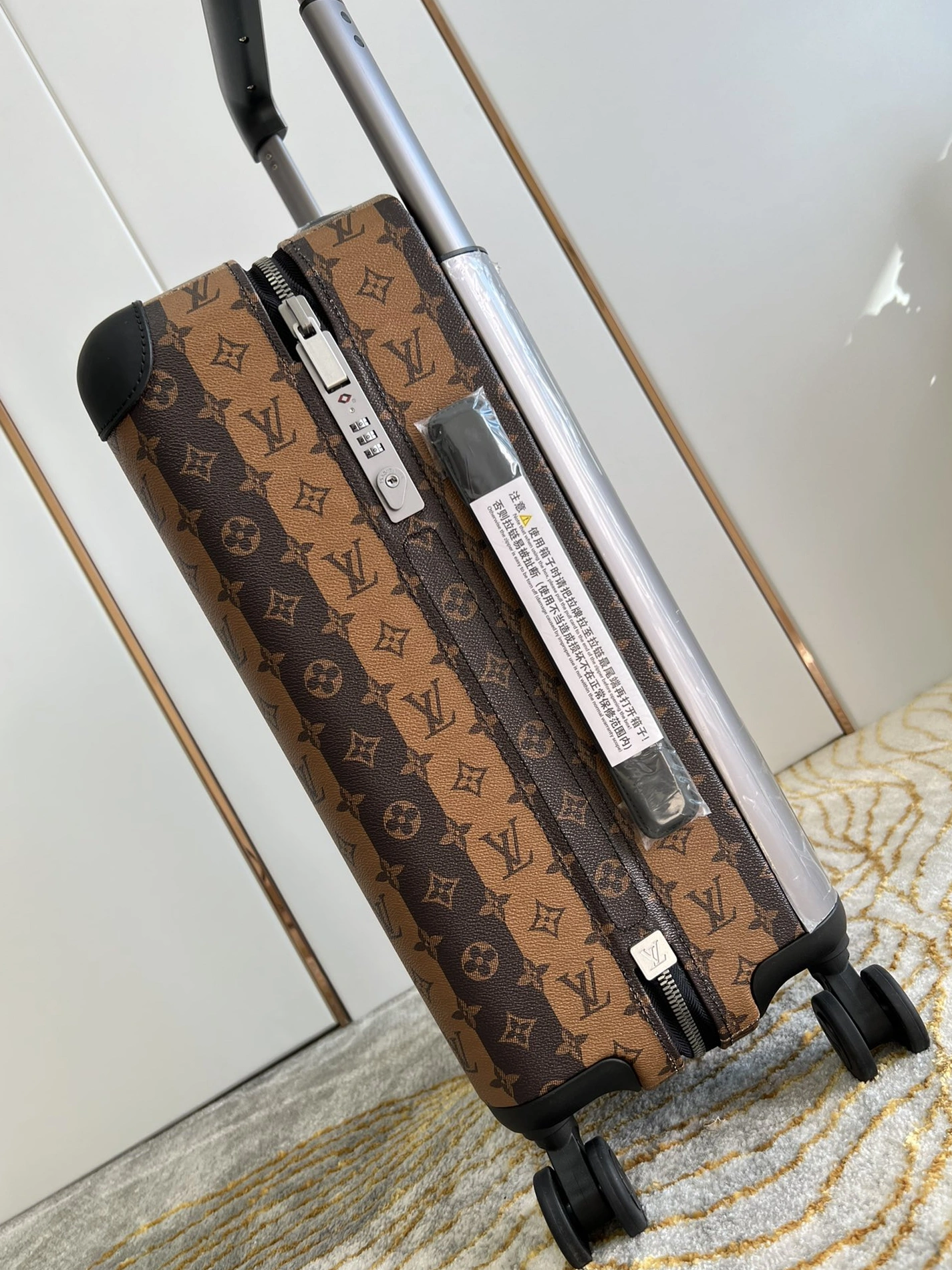 Durable 8554 Louis Vuitton Luggage - Image 3