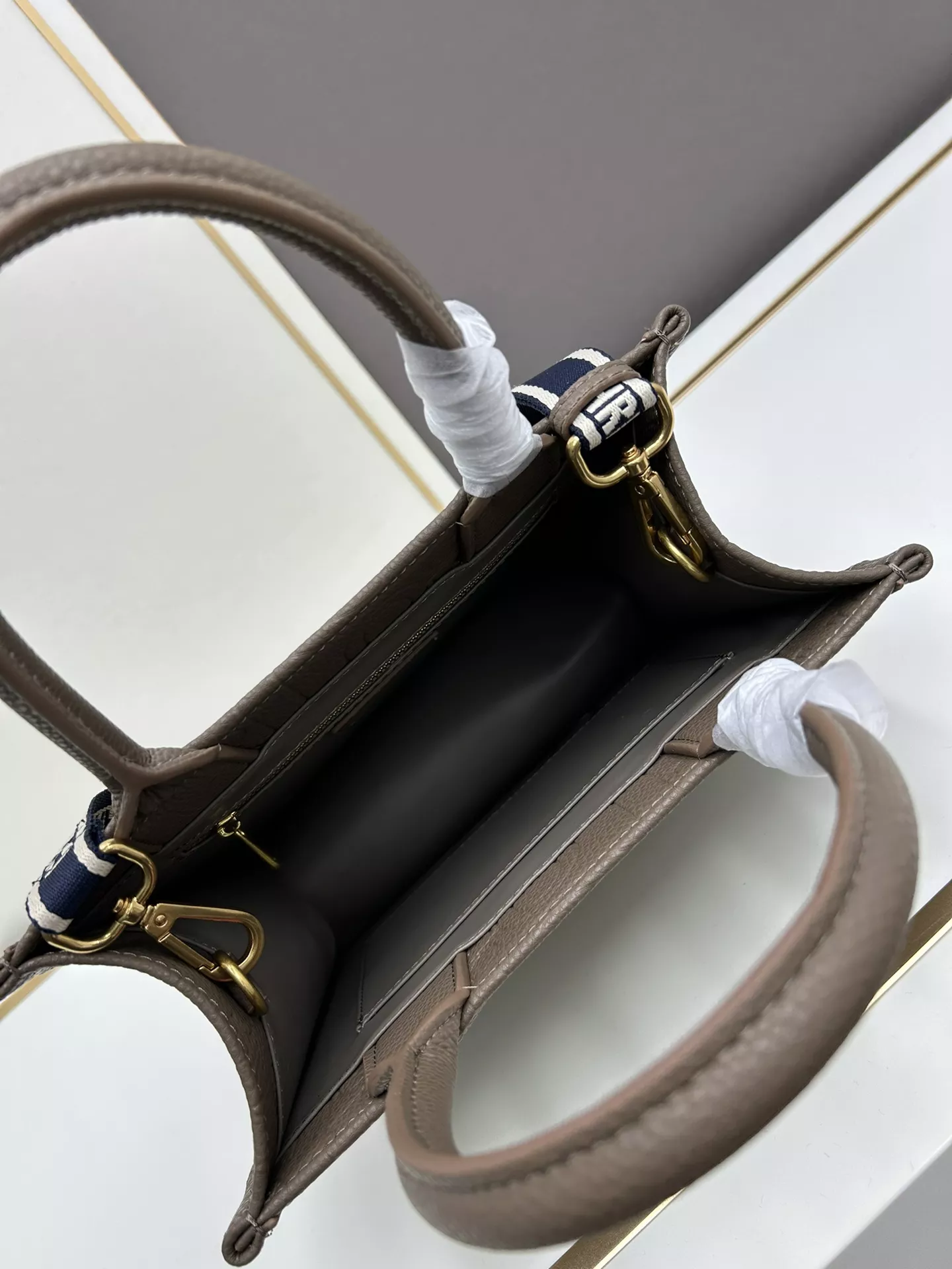 Durable 9523 Christian Dior AAA Quality Handbags For Women - Image 7