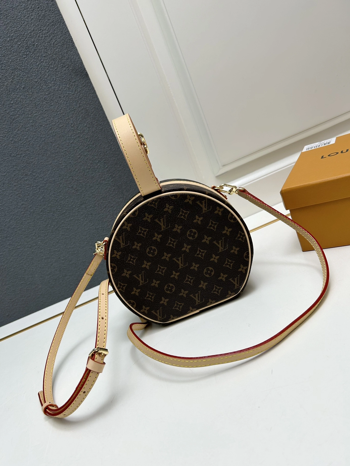 Durable 9814 Louis Vuitton AAA Quality Messenger Bags For Women - Image 3