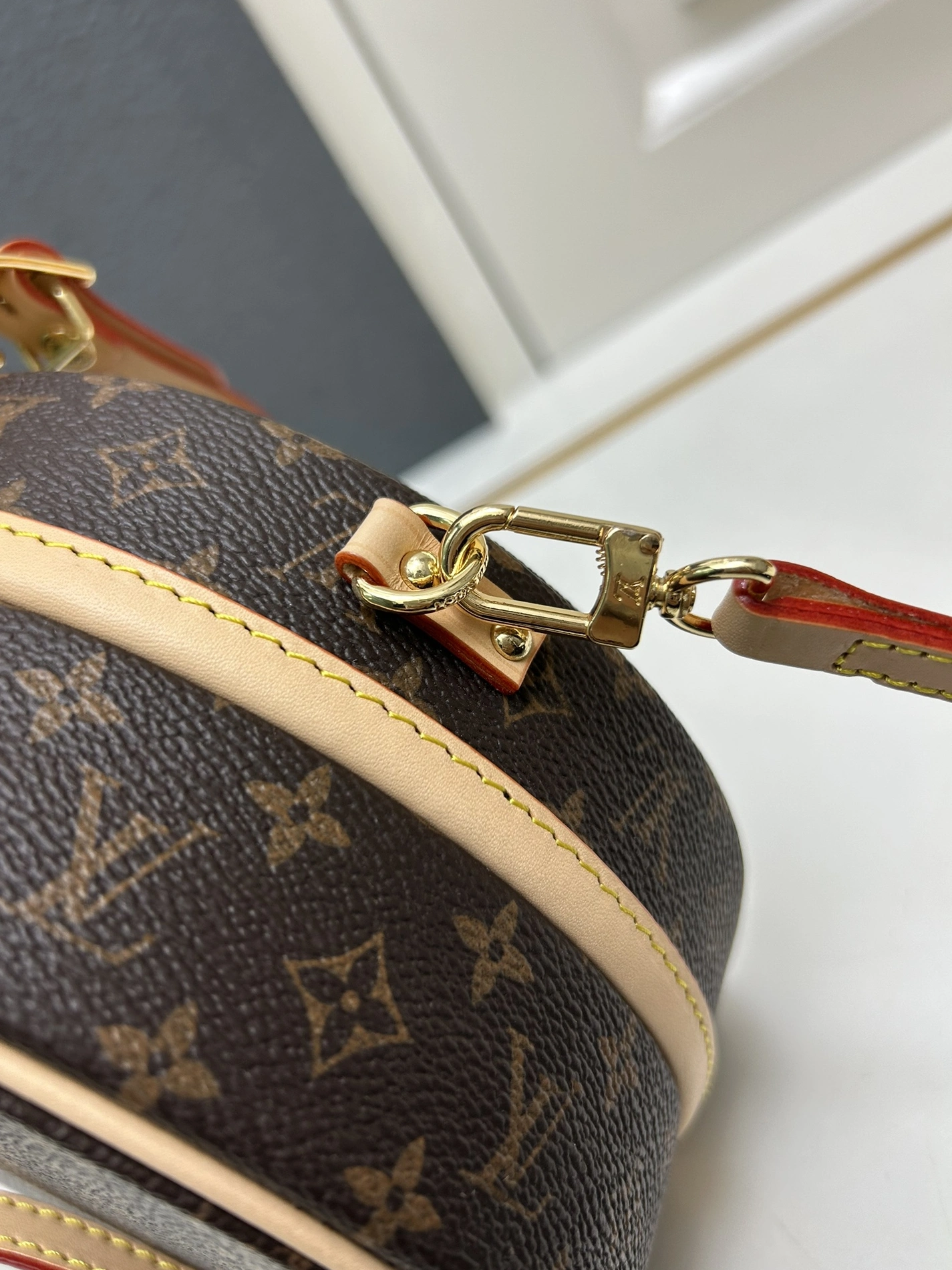 Durable 9814 Louis Vuitton AAA Quality Messenger Bags For Women - Image 6