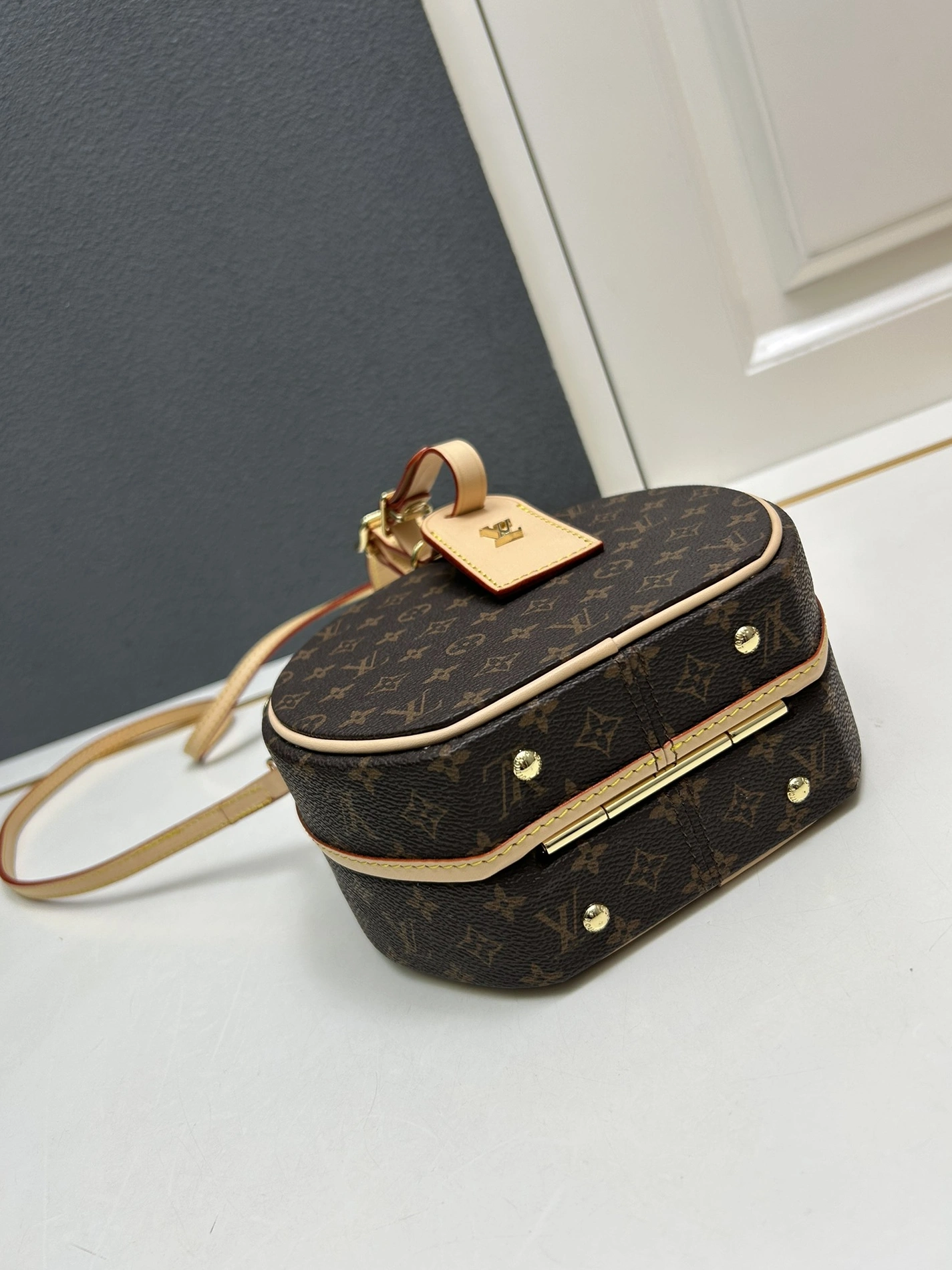 Durable 9814 Louis Vuitton AAA Quality Messenger Bags For Women - Image 7