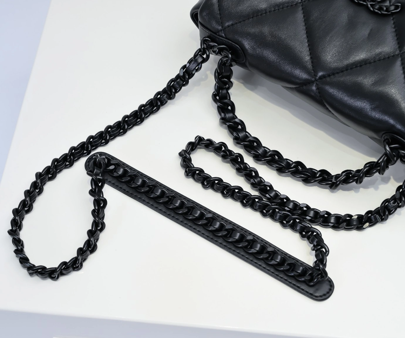 EasyMatch 2392 Chanel AAA Quality Messenger Bags For Women - Image 5