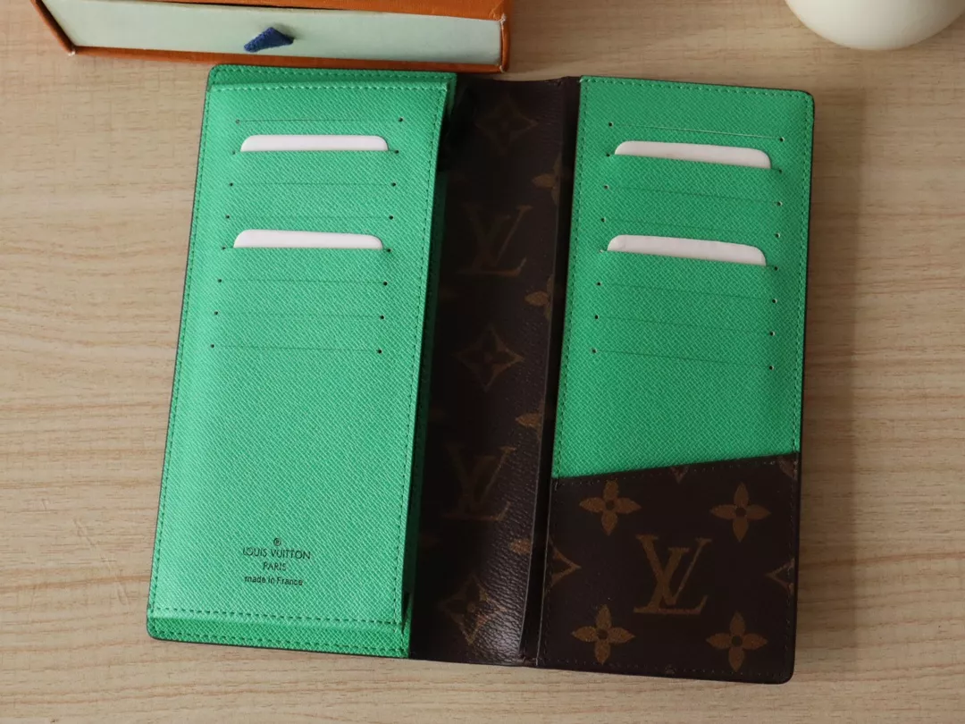EasyMatch 3093 Louis Vuitton AAA Quality Card Case - Image 4