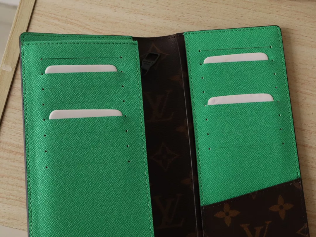 EasyMatch 3093 Louis Vuitton AAA Quality Card Case - Image 6
