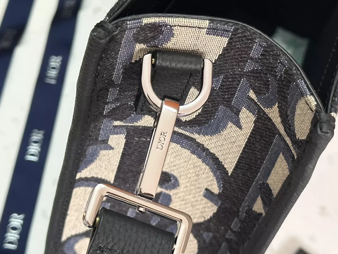 EasyMatch 4636 Christian Dior AAA Man Handbags - Image 5