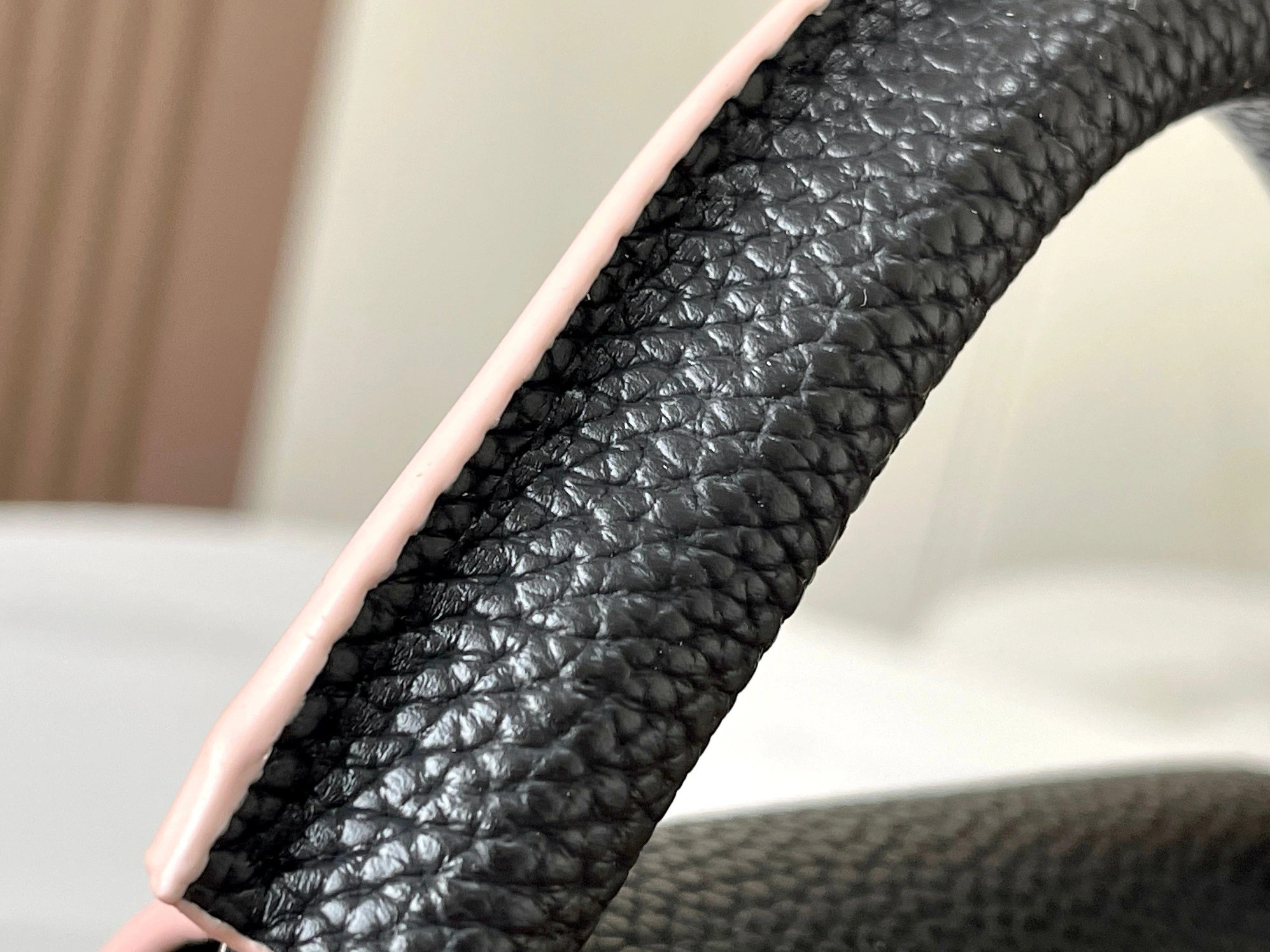 EasyMatch 5758 Louis Vuitton AAA Quality Messenger Bags For Women - Image 5