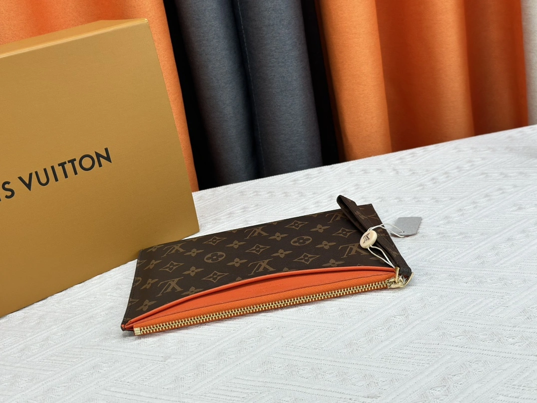 Elegant 1873 Louis Vuitton LV Wallets - Image 5