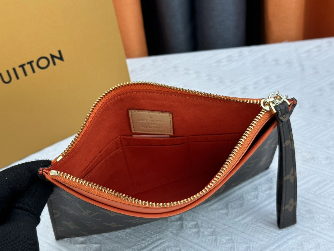 Elegant 1873 Louis Vuitton LV Wallets - Image 6