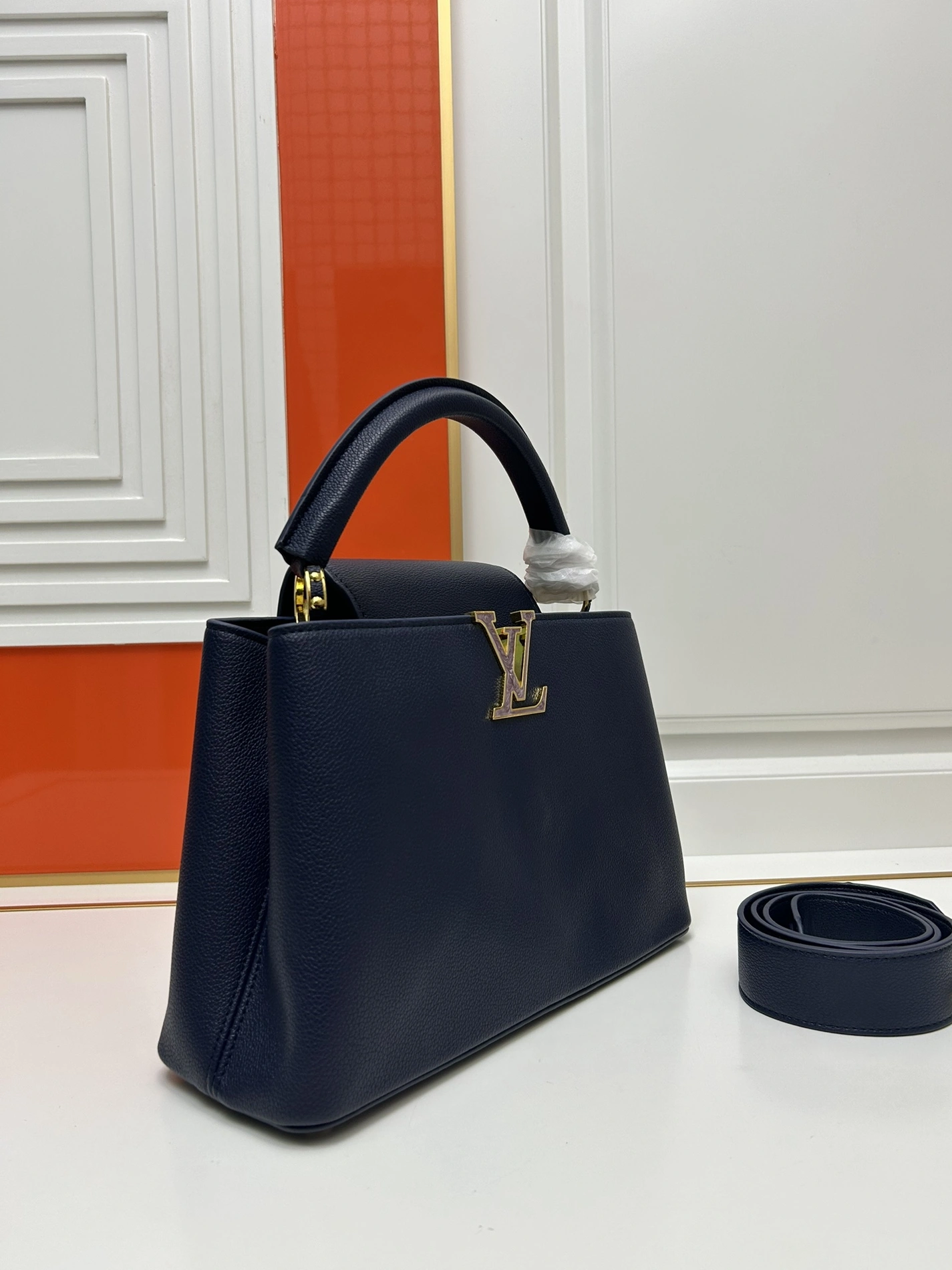 Elegant 2066 Louis Vuitton AAA Quality Handbags For Women - Image 3