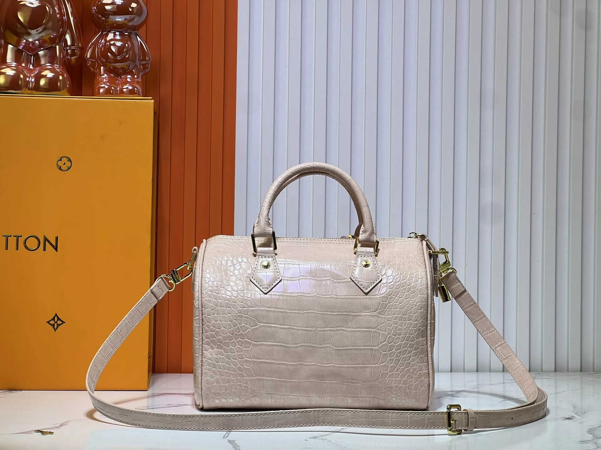 Elegant 8154 Louis Vuitton AAA Quality Handbags For Women - Image 4