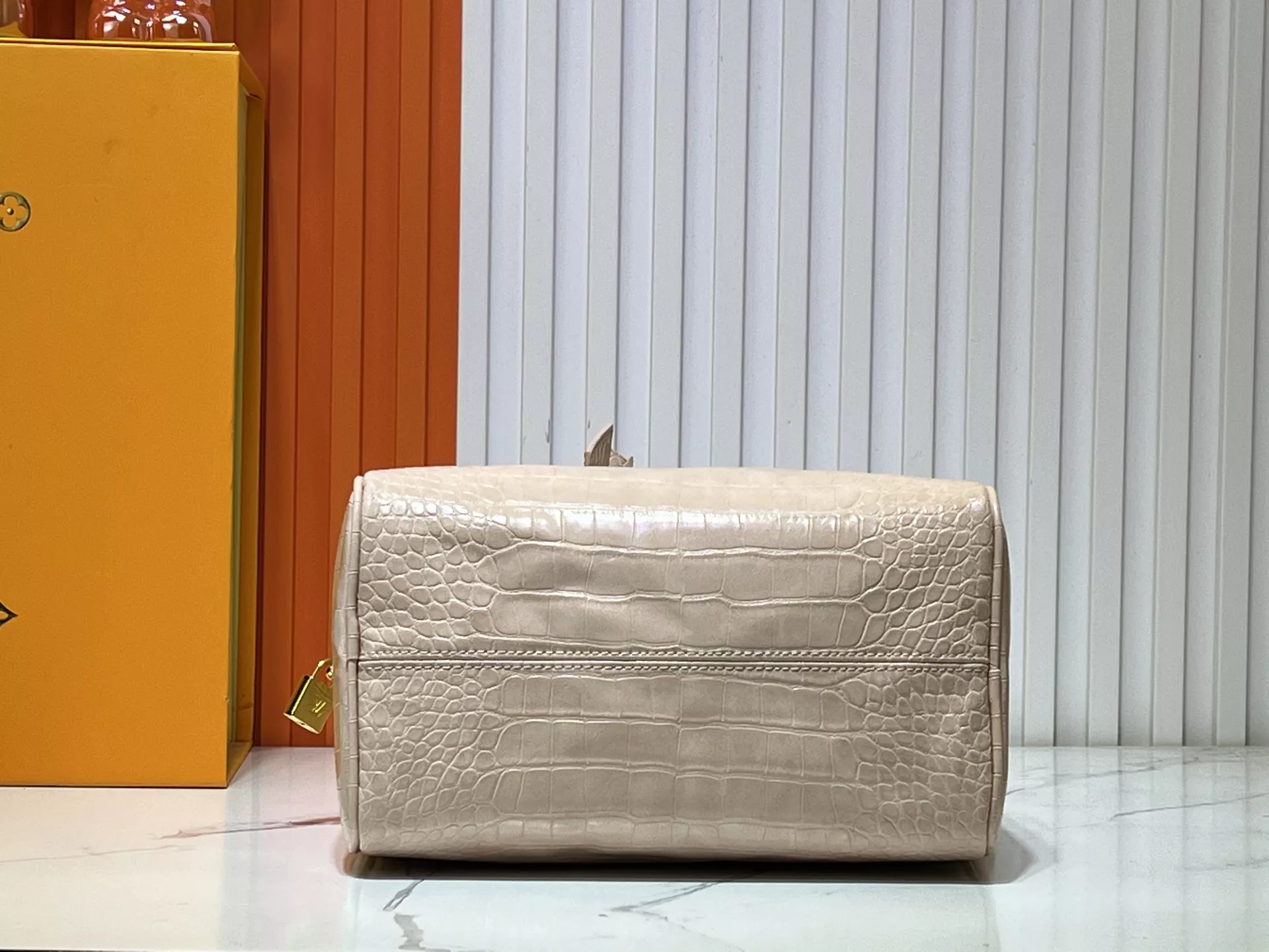 Elegant 8154 Louis Vuitton AAA Quality Handbags For Women - Image 5