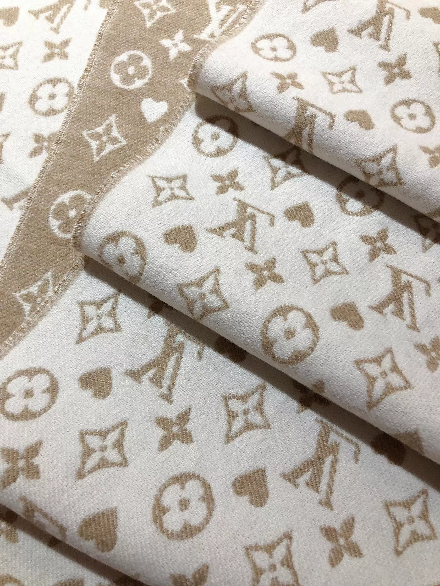 EyeCatching 1803 Louis Vuitton Scarf For Women - Image 5