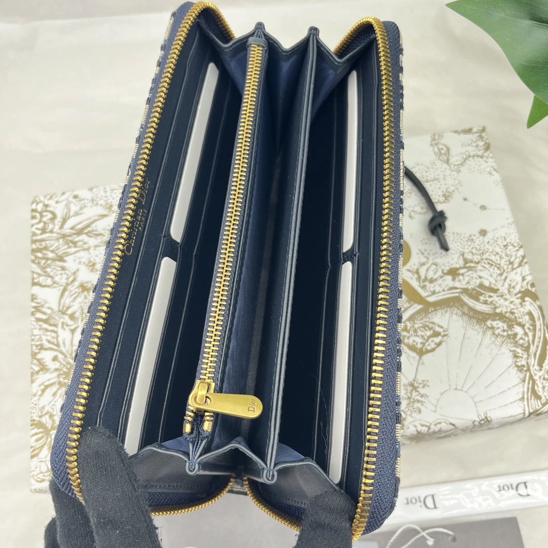 Fashionable 1957 Christian Dior AAA Quality Wallets For Unisex - Image 7