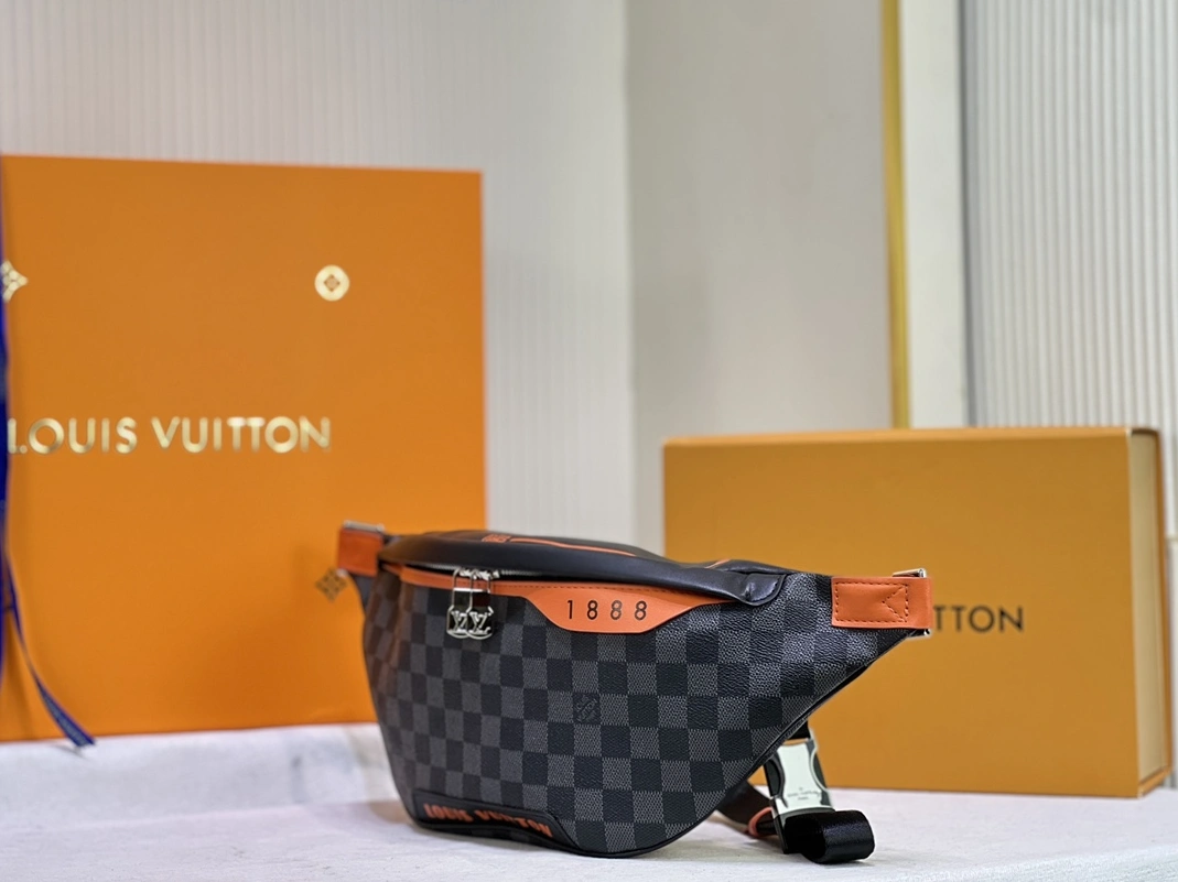 Fashionable 5618 Louis Vuitton LV AAA Man Pockets