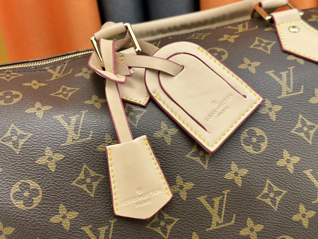 Flexible 2696 Louis Vuitton Travel Bags - Image 6