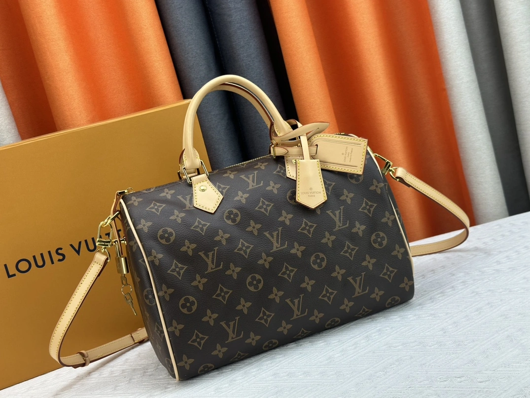 Flexible 4578 Louis Vuitton AAA Quality Handbags For Women