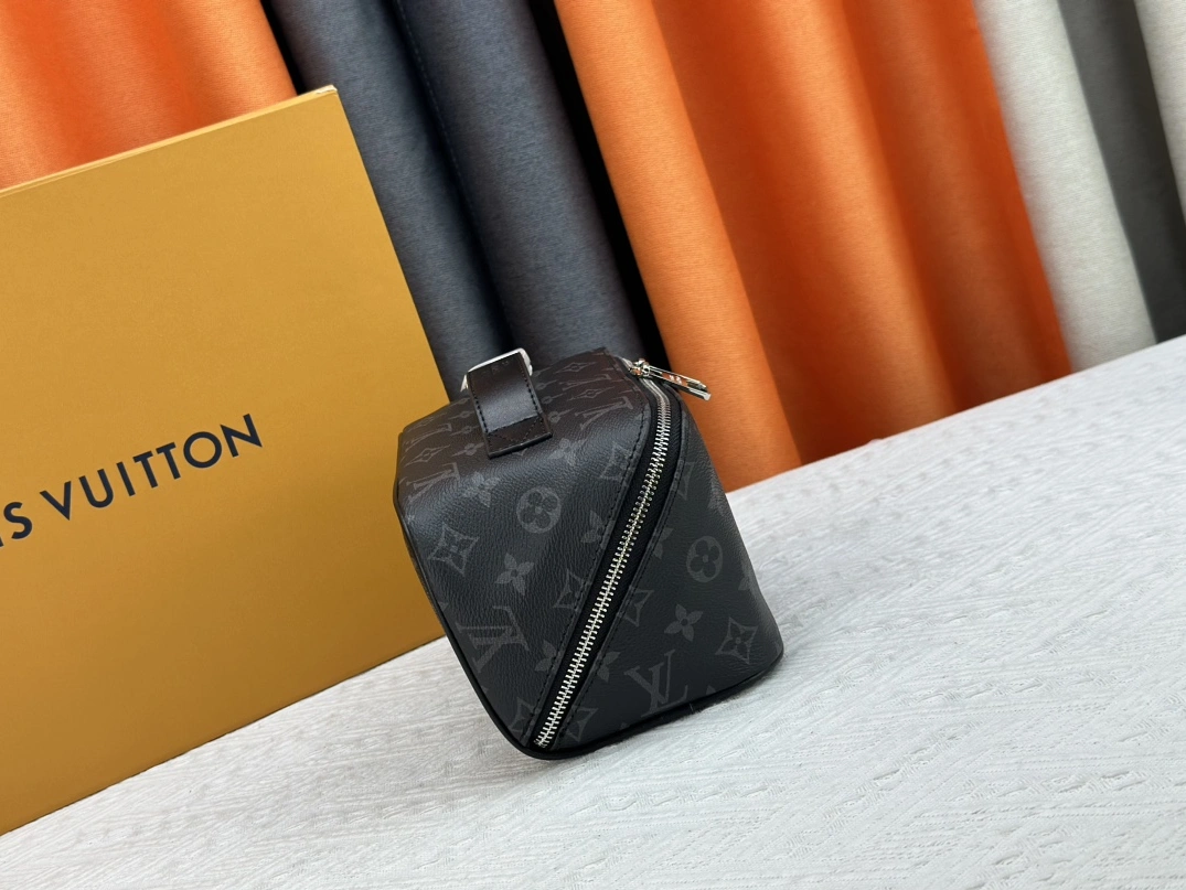 Flexible 7746 Louis Vuitton AAA Quality Handbags