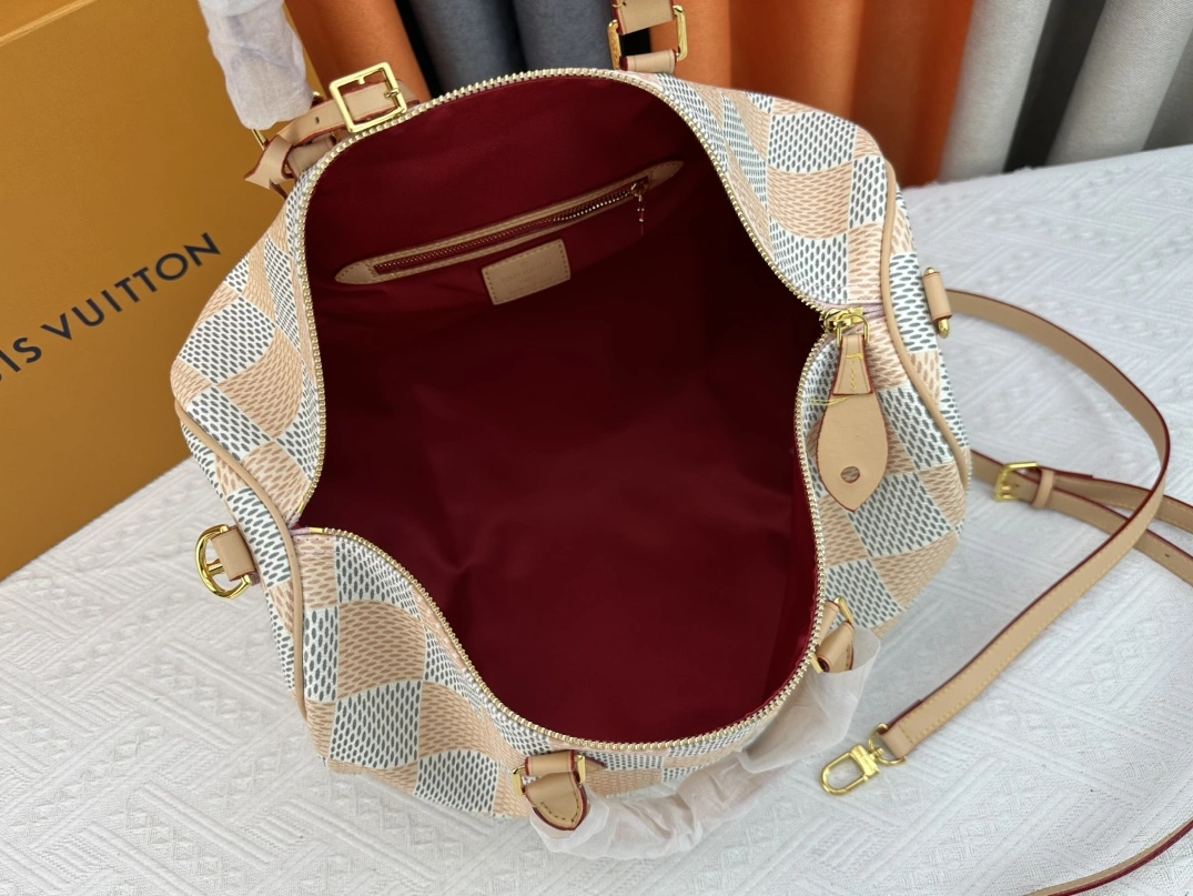 Functional 2549 Louis Vuitton Travel Bags For Women - Image 8