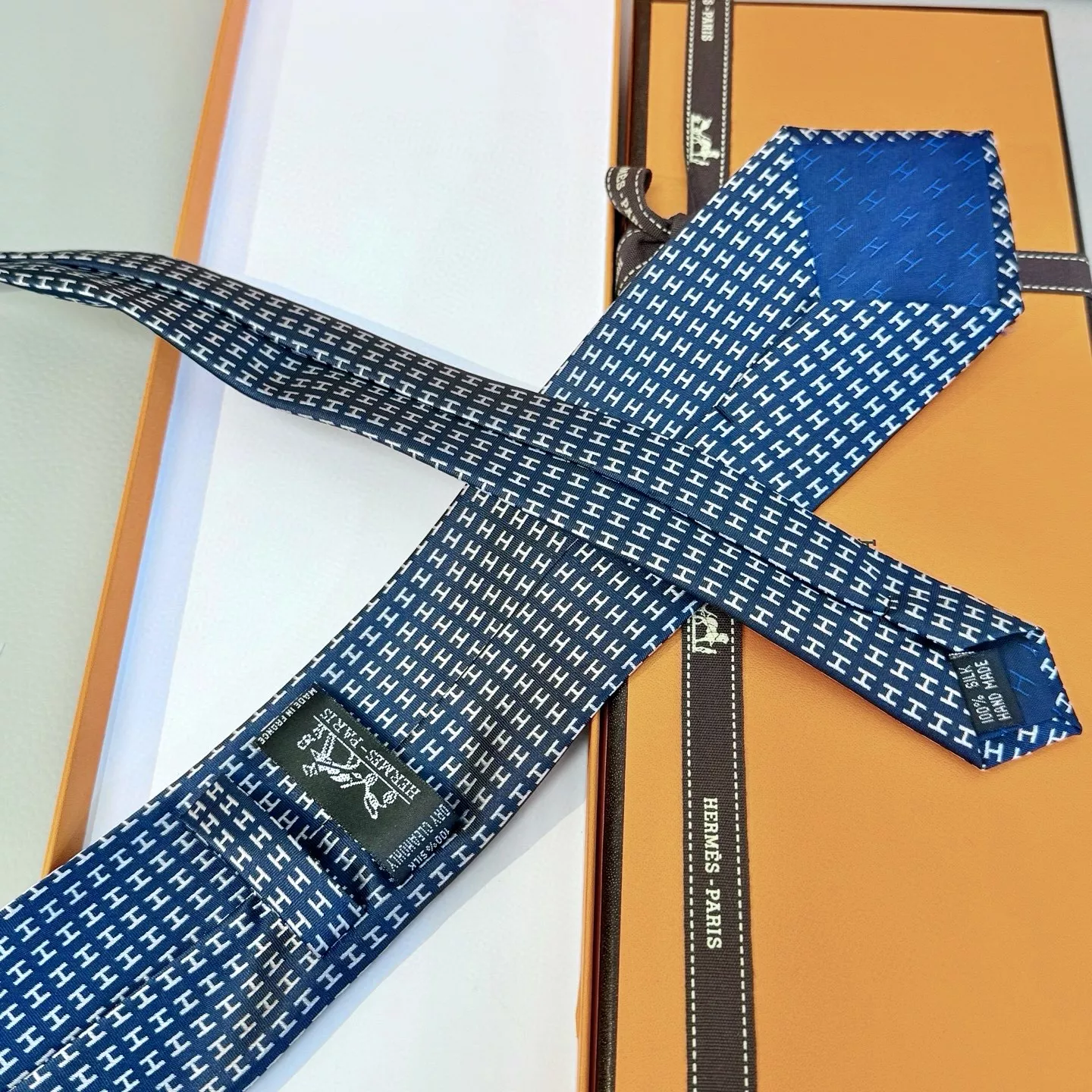Functional 8066 Hermes Necktie - Image 4