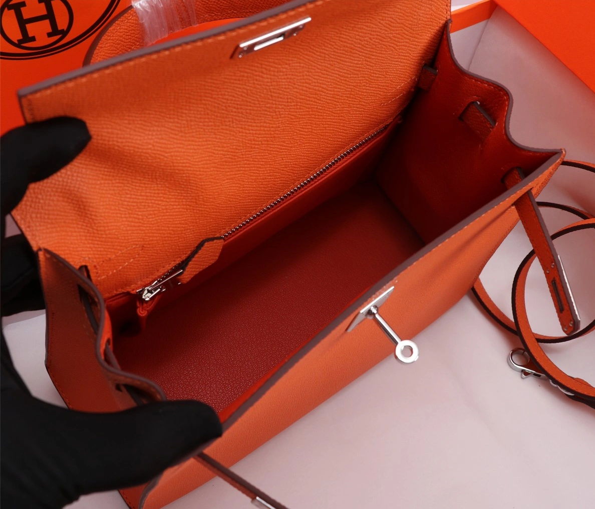 GoAnywhere 2300 Hermes AAA Quality Handbags For Women - Image 5