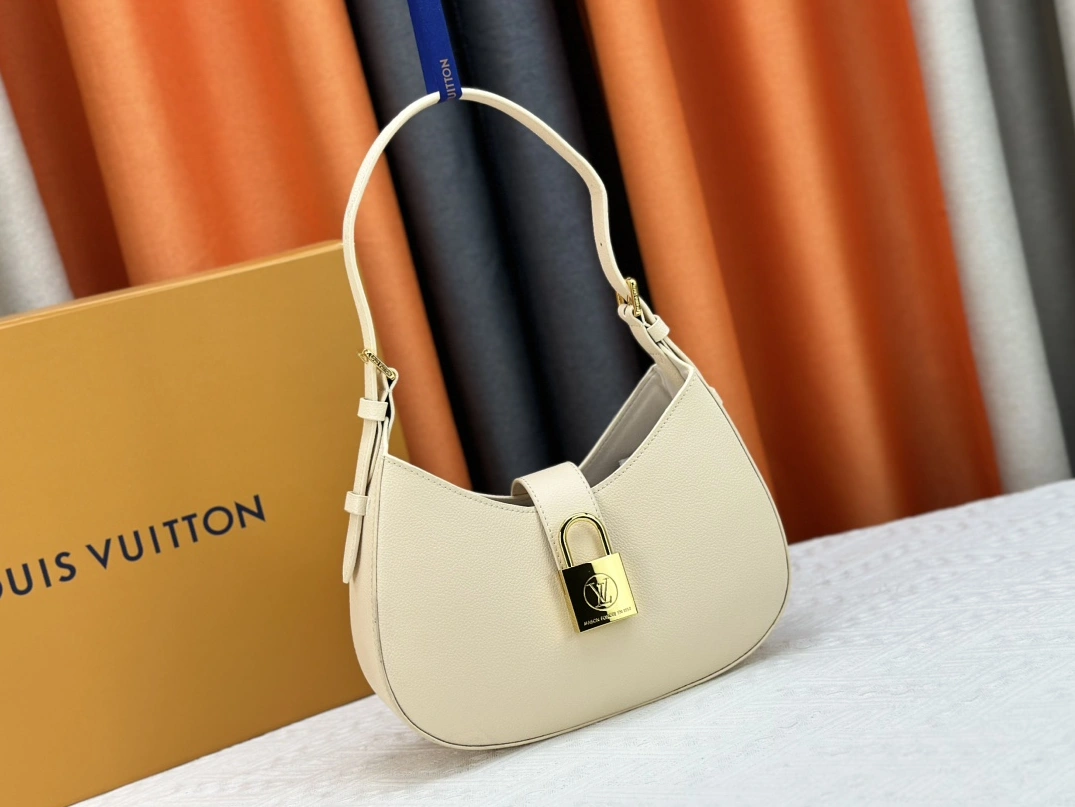 GoAnywhere 5741 Louis Vuitton AAA Quality Shoulder Bags For Women