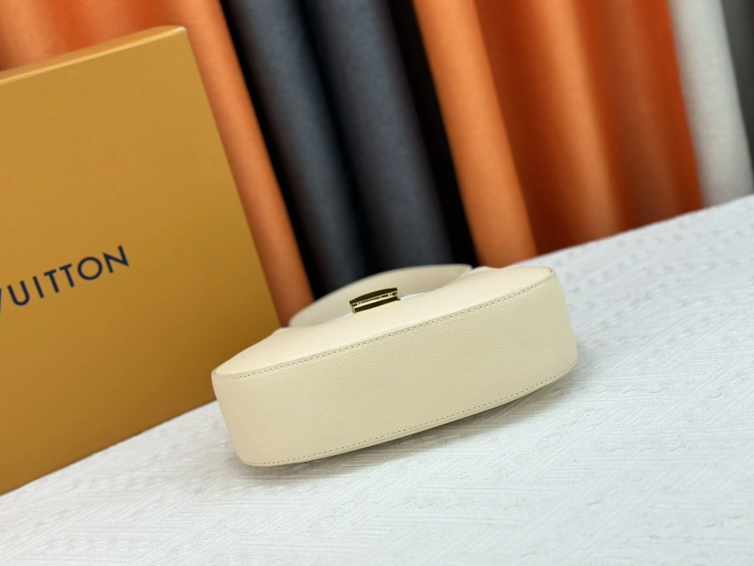 GoAnywhere 5741 Louis Vuitton AAA Quality Shoulder Bags For Women - Image 5