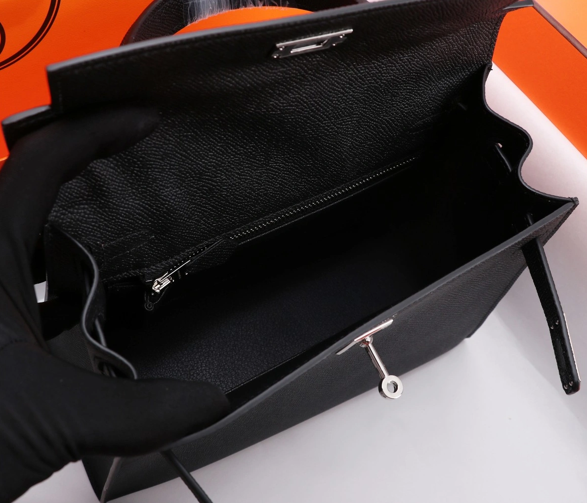 Hermes AAA Quality Handbags For Women Trendsetting 2526 - Image 6