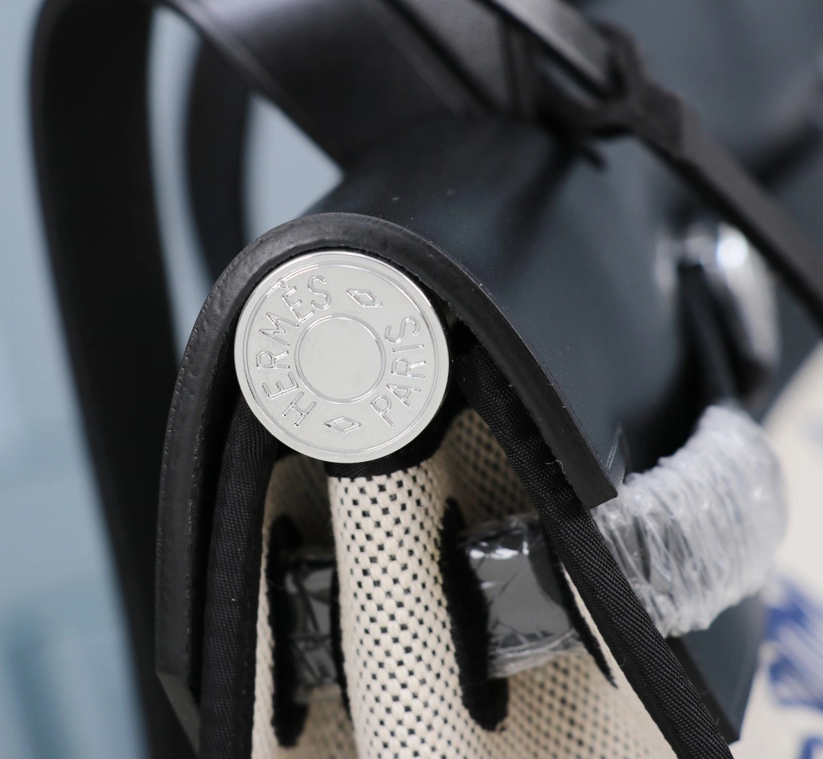 Hermes AAA Quality Handbags For Women Vibrant 8682 - Image 3