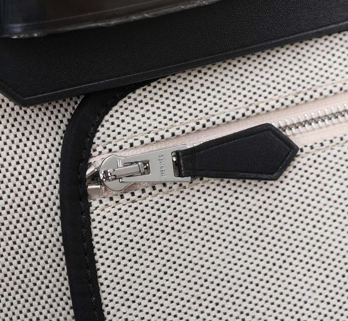 Hermes AAA Quality Handbags For Women Vibrant 8682 - Image 5