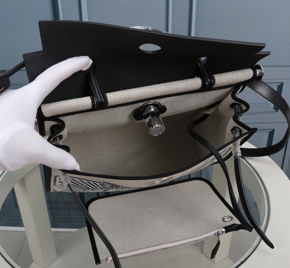 Hermes AAA Quality Handbags For Women Vibrant 8682 - Image 8