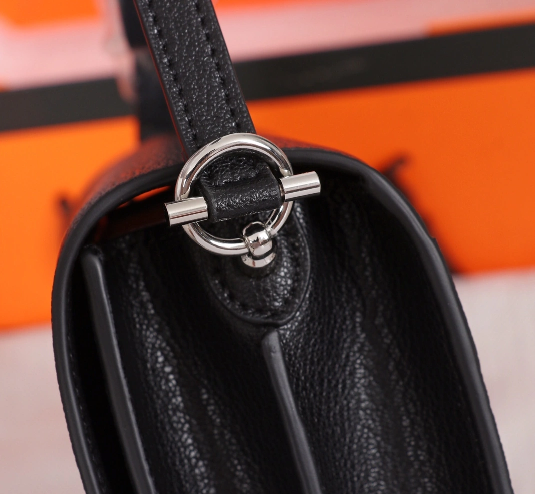 Hermes AAA Quality Messenger Bags For Women Versatile 8122 - Image 8