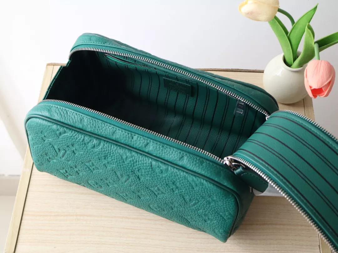 Lightweight 1239 Louis Vuitton AAA Quality Handbags - Image 8