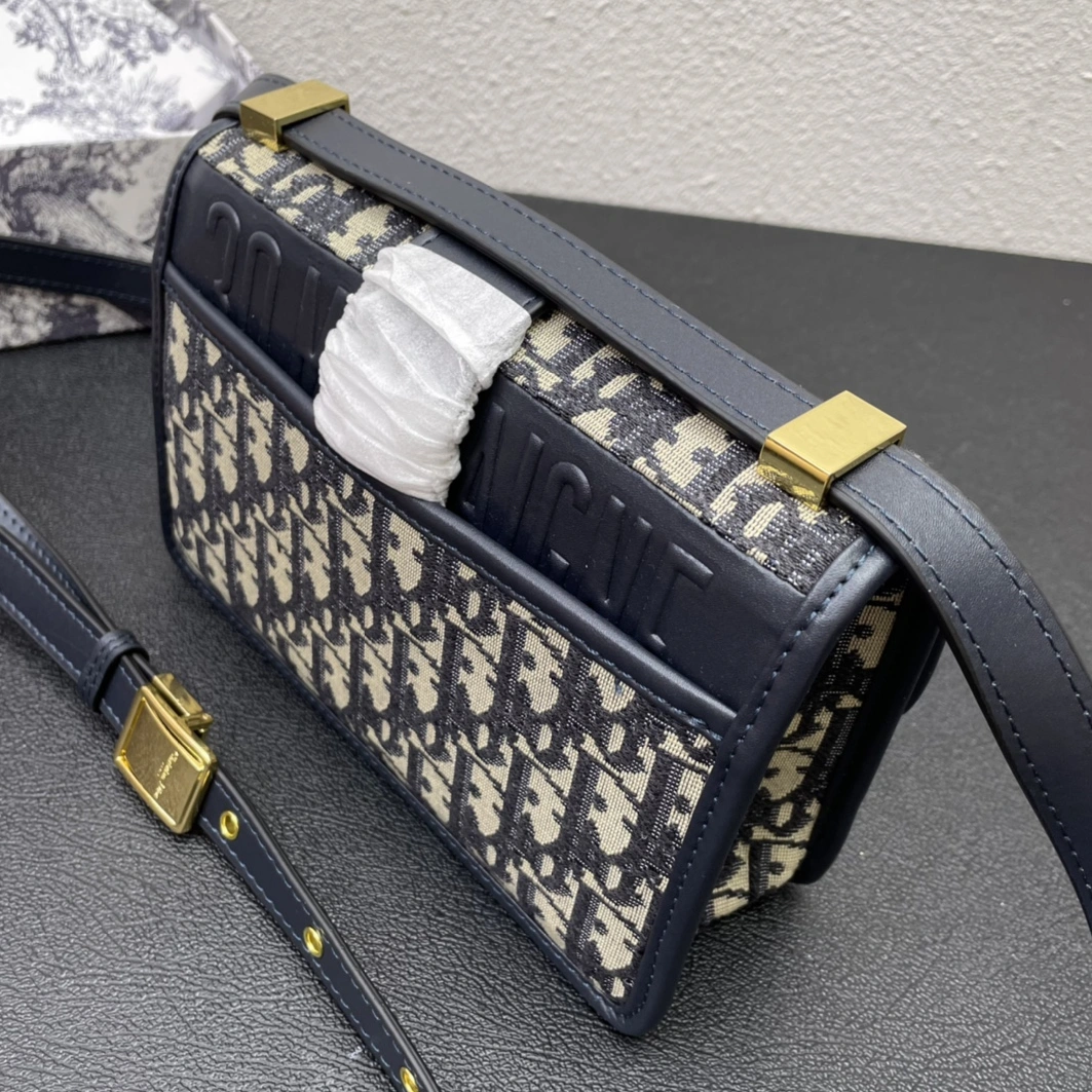 Lightweight 4567 Christian Dior AAA Quality Messenger Bags For Women - Image 7