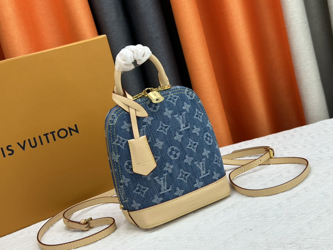 Louis Vuitton AAA Quality Backpacks For Women Sleek 9921