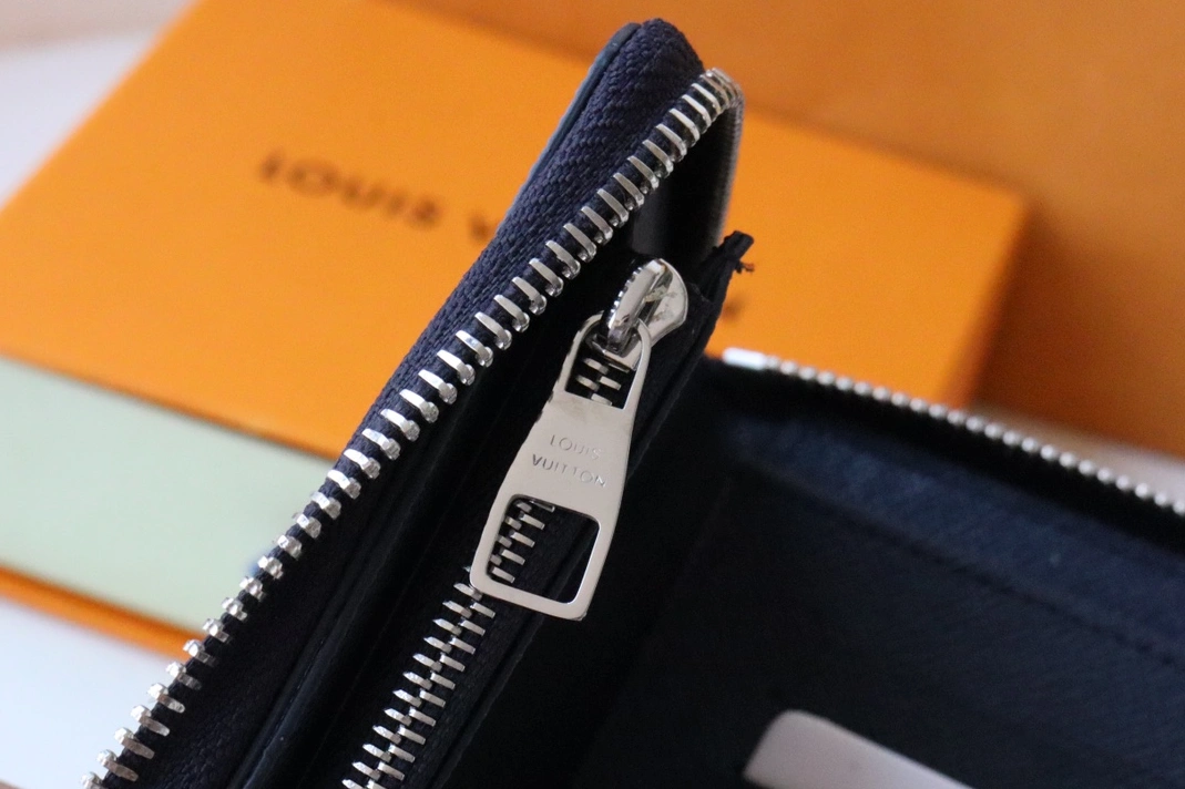 Louis Vuitton AAA Quality Card Case Durable 5715 - Image 7