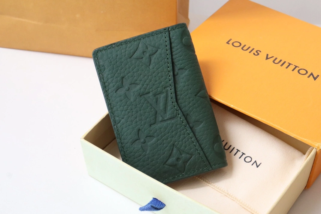 Louis Vuitton AAA Quality Card Case Efficient 4653